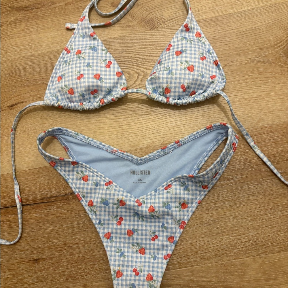 HOLLISTER BRAND NEW BIKINI (XXS top and XS bottoms)